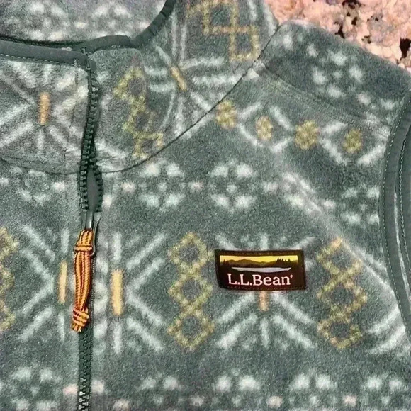 L.L. Bean Mountain Classic fleece vest - Picture 2 of 4